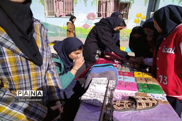 برگزاری بازارچه کسب و کار در مدرسه امجدی  ناحیه ۵ مشهد