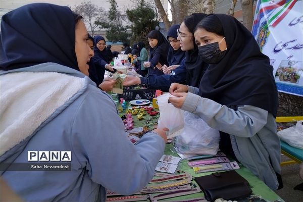 برگزاری بازارچه کسب و کار در مدرسه امجدی  ناحیه ۵ مشهد