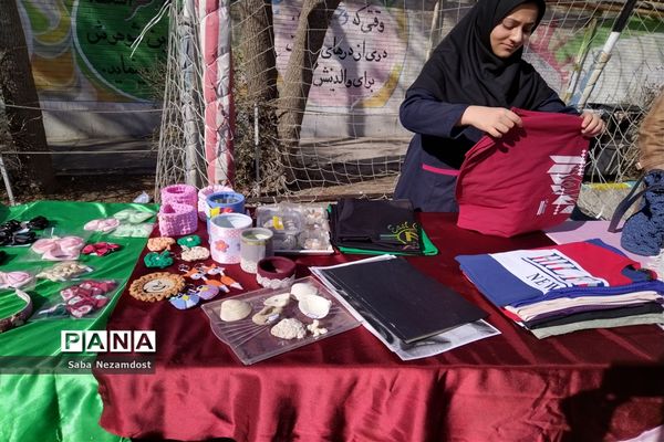 برگزاری بازارچه کسب و کار در مدرسه امجدی  ناحیه ۵ مشهد