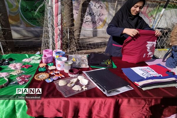 برگزاری بازارچه کسب و کار در مدرسه امجدی  ناحیه ۵ مشهد