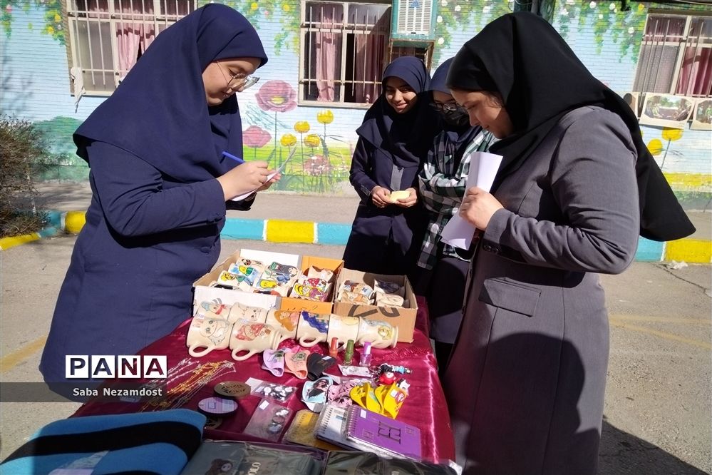 برگزاری بازارچه کسب و کار در مدرسه امجدی  ناحیه ۵ مشهد