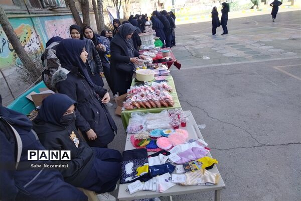 برگزاری بازارچه کسب و کار در مدرسه امجدی  ناحیه ۵ مشهد