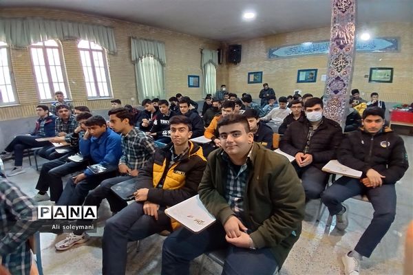 جشن انقلاب در دبیرستان شاهد شهید حاج‌ عباس نجفی