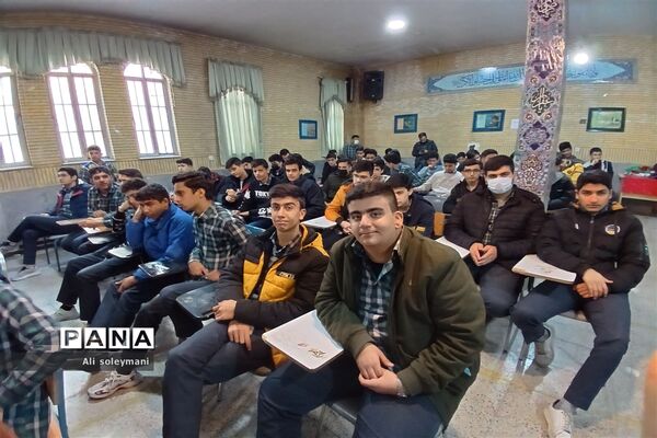 جشن انقلاب در دبیرستان شاهد شهید حاج‌ عباس نجفی