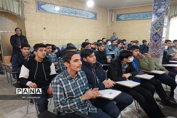 جشن انقلاب در دبیرستان شاهد شهید حاج‌ عباس نجفی