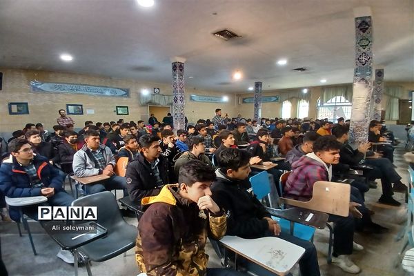 جشن انقلاب در دبیرستان شاهد شهید حاج‌ عباس نجفی