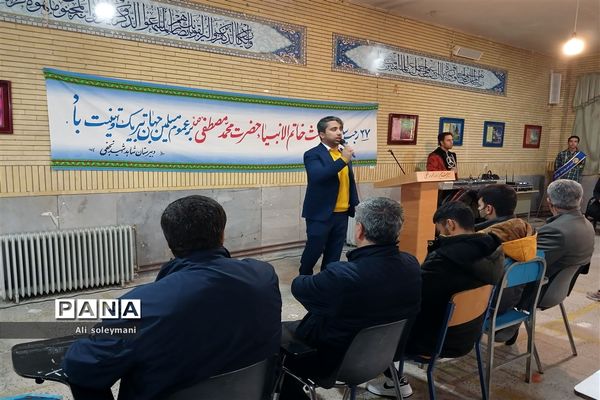 جشن انقلاب در دبیرستان شاهد شهید حاج‌ عباس نجفی