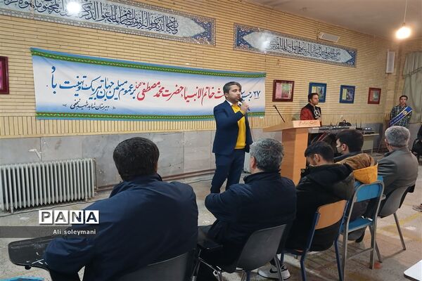 جشن انقلاب در دبیرستان شاهد شهید حاج‌ عباس نجفی