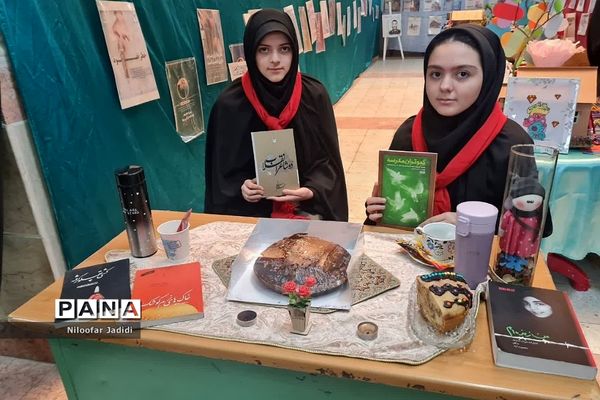 نمایشگاه مدرسه انقلاب در دبیرستان شاهد بهشت رباط‌کریم