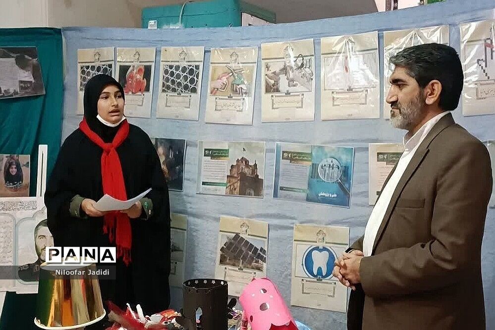 نمایشگاه مدرسه انقلاب در دبیرستان شاهد بهشت رباط‌کریم