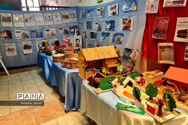 نمایشگاه مدرسه انقلاب در دبیرستان شاهد بهشت رباط‌کریم