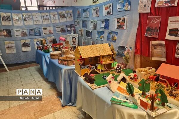 نمایشگاه مدرسه انقلاب در دبیرستان شاهد بهشت رباط‌کریم