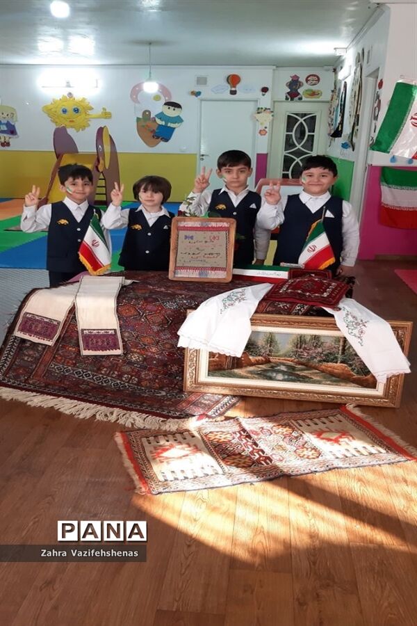جشن انقلاب و ۲۲ بهمن در مهد کودک گل‌های هستی شهرستان شیروان
