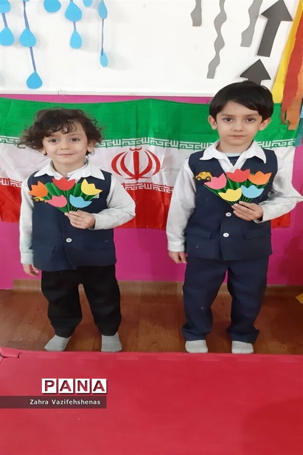 جشن انقلاب و ۲۲ بهمن در مهد کودک گل‌های هستی شهرستان شیروان