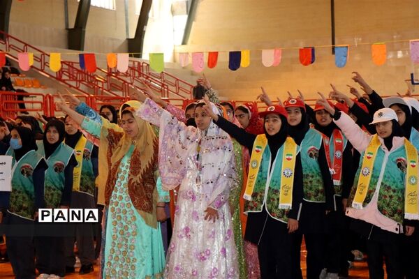 تصاویری از مانور نمادین یاوران انقلاب در سالن شهید تندگویان بروجن