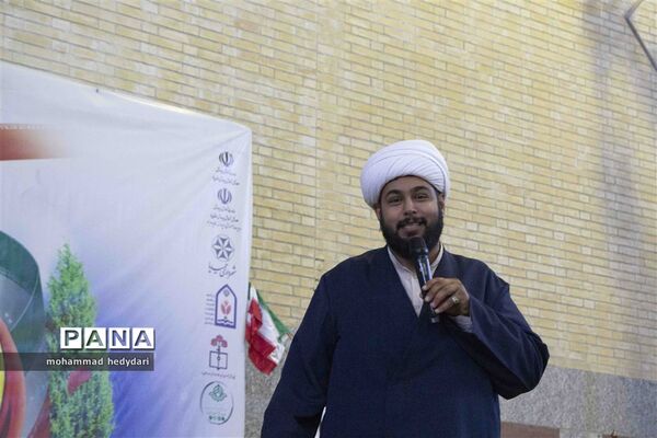 جشن دو هزار نفری دانش‌آموزان یزدی