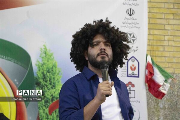 جشن دو هزار نفری دانش‌آموزان یزدی