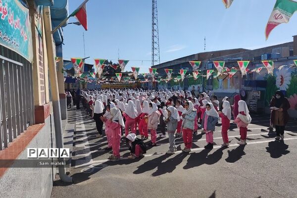 جشن انقلاب در مدارس ناحیه 2 شهرری