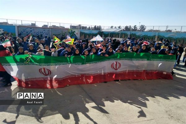 برگزاری جشنواره بومی محلی و دست سازه‌های هنری و جشن 22 بهمن‌ماه در دبستان حیدرعلی