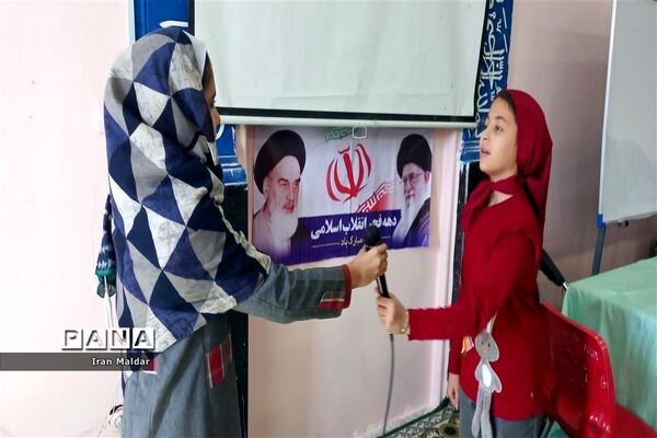 جشن انقلاب در دبستان لطیفه