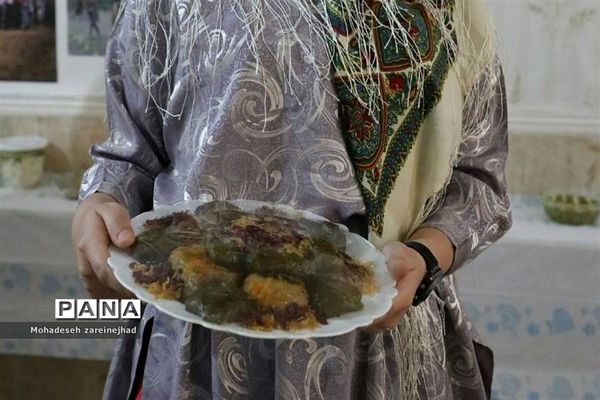 جشنواره اقوام و ملل در دبیرستان شهید زهره‌وند قرچک