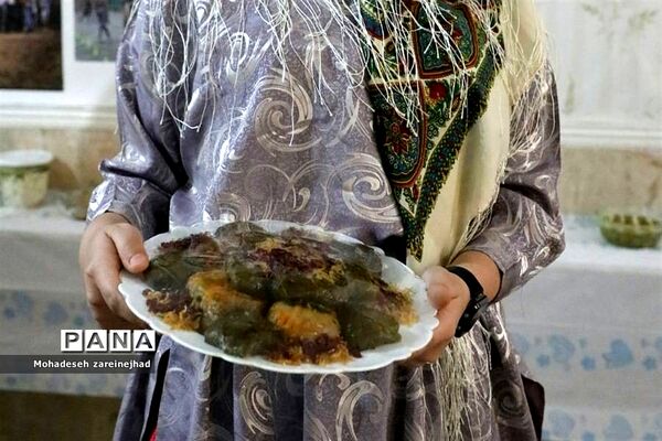 جشنواره اقوام و ملل در دبیرستان شهید زهره‌وند قرچک