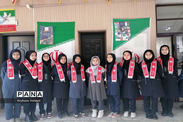 جشن پیروزی انقلاب اسلامی در دبستان شهید خلیل طهماسبی