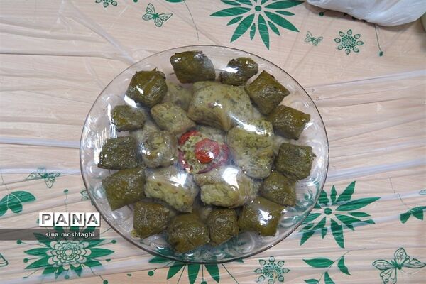 جشنواره غذاهای در هنرستان امام خمینی (ره)