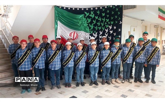 اجرای سرود دانش‌آموزان مدرسه شاهد اشرفی اصفهانی/ فیلم