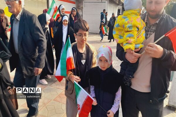 حضور کودکان قائمشهری در راهپیمایی ۲۲ بهمن