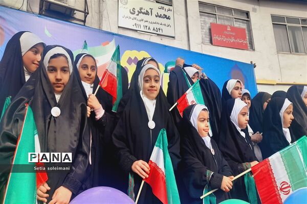 حضور کودکان قائمشهری در راهپیمایی ۲۲ بهمن