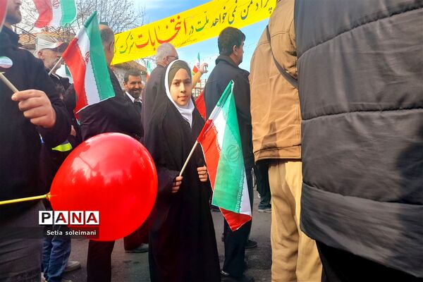 حضور کودکان قائمشهری در راهپیمایی ۲۲ بهمن