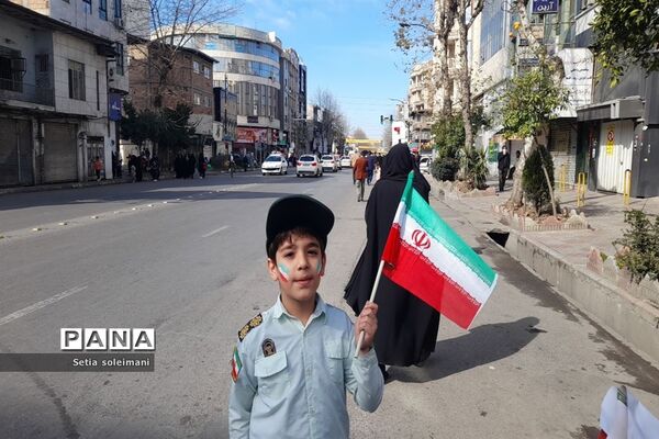 حضور کودکان قائمشهری در راهپیمایی ۲۲ بهمن