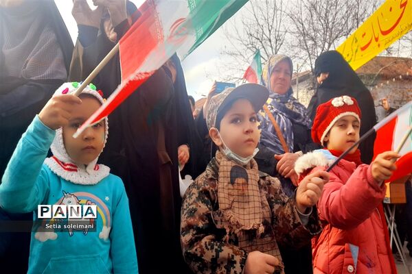 حضور کودکان قائمشهری در راهپیمایی ۲۲ بهمن