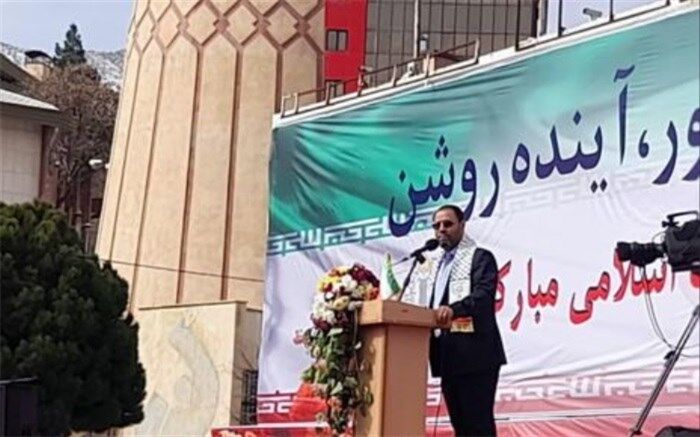 استقلال‌ همه‌جانبه ایران دستاورد انقلاب اسلامی‌ است 