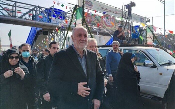 حضور گسترده در جشن انقلاب تقویت کننده حضور در انتخابات است