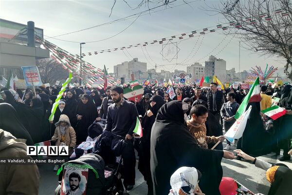 حضور پرشور مردم انقلابی مشهد در راهپیمایی بیست و دوم بهمن ماه 1402