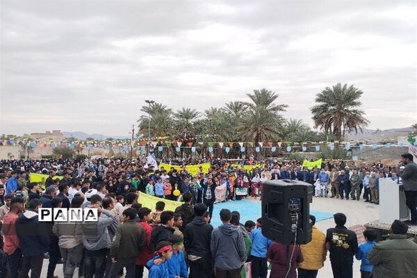 موج وحدت مردم حاجی‌آباد در راهپیمایی ۲۲ بهمن