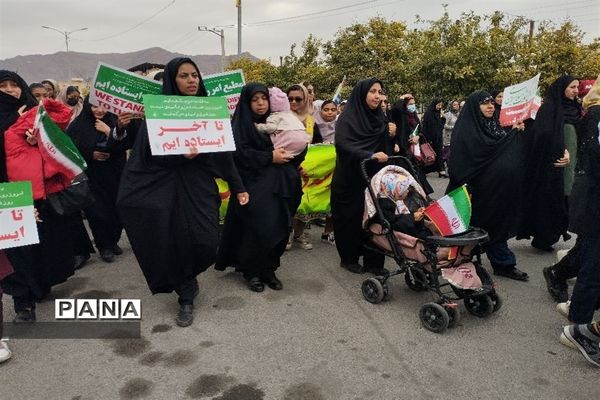 موج وحدت مردم حاجی‌آباد در راهپیمایی ۲۲ بهمن