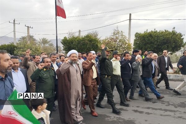 موج وحدت مردم حاجی‌آباد در راهپیمایی ۲۲ بهمن