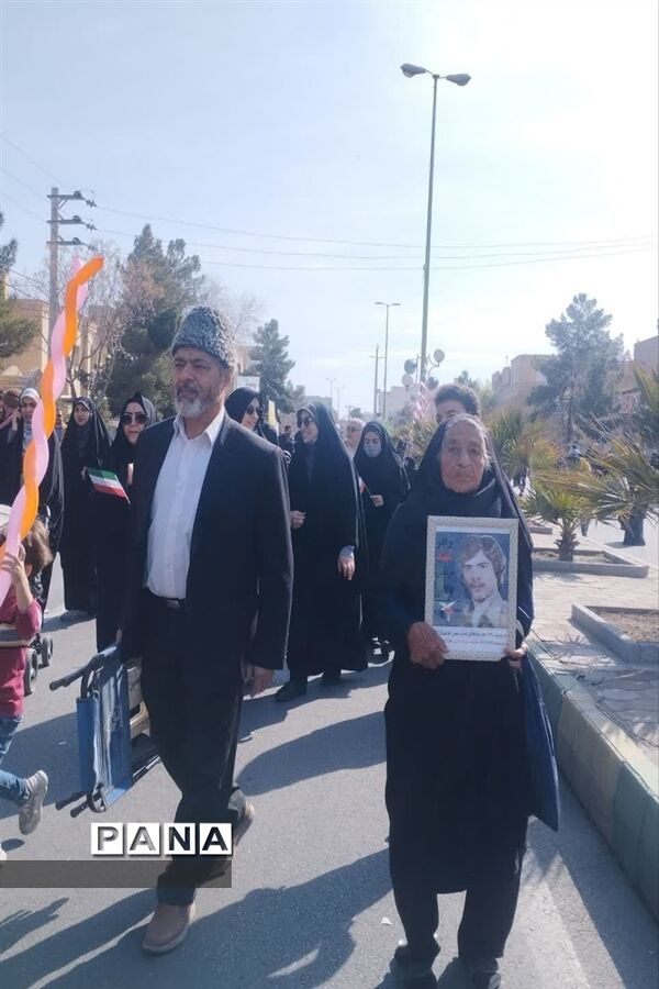 حضور پرشور مردم دارالمومنین کاشان در جشن پیروزی انقلاب