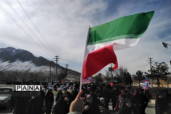 حضور پرشور مردم در راهپیمایی 22 بهمن در شهرستان بن