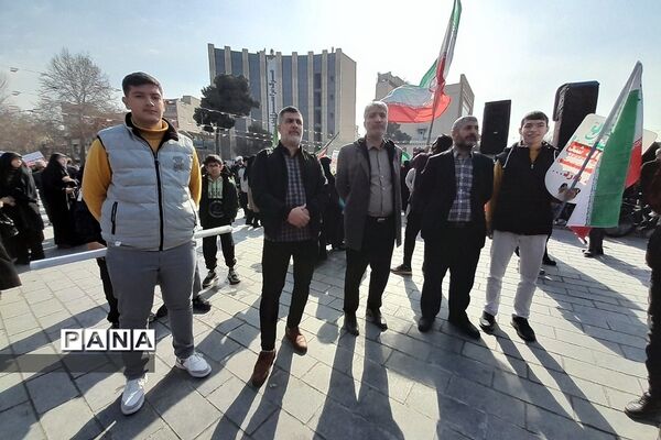 حضور باشکوه مردم ناحیه 2 شهرری در راهپیمایی 22 بهمن