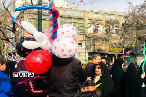 حضور پرشور آموزش و پرورش ناحیه سه مشهد در راهپیمایی 22بهمن