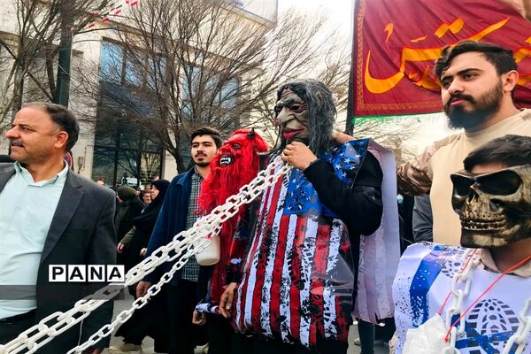 حضور پرشور آموزش و پرورش ناحیه سه مشهد در راهپیمایی 22بهمن