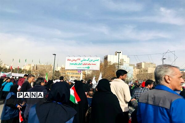 حضور پرشور آموزش و پرورش ناحیه سه مشهد در راهپیمایی 22بهمن