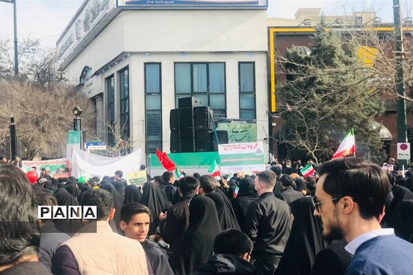 حضور پرشور آموزش و پرورش ناحیه سه مشهد در راهپیمایی 22بهمن