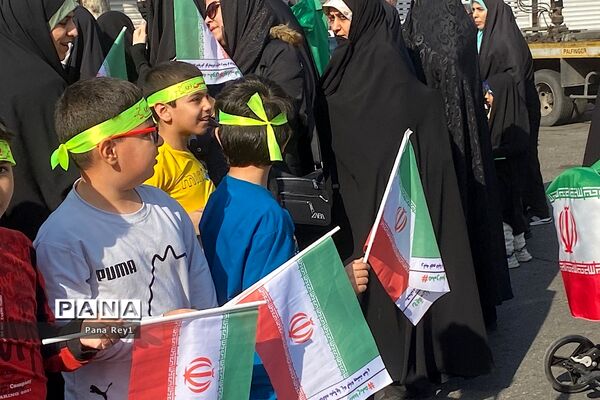 راهپیمایی پرشور مر‌دم شهرری و قیامدشت در گرامیداشت چهل و پنجمین سالگرد پیروزی انقلاب اسلامی ایران