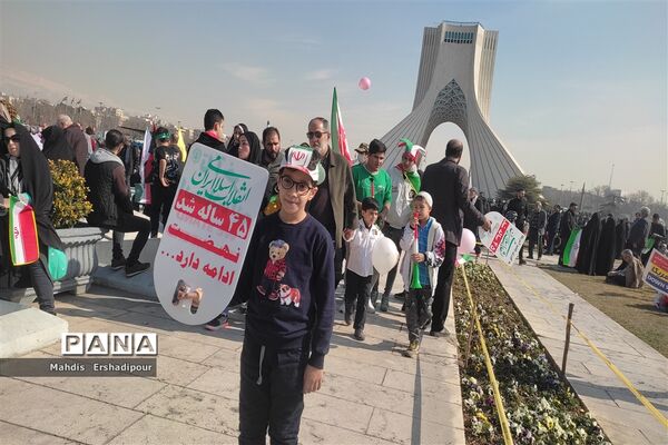 راهپیمایی ۲۲ بهمن ماه در میدان آزادی تهران
