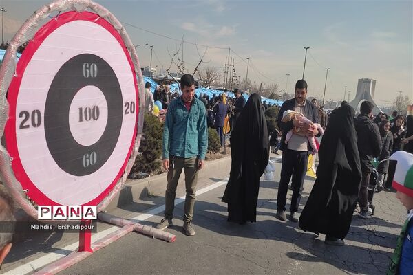 راهپیمایی ۲۲ بهمن ماه در میدان آزادی تهران